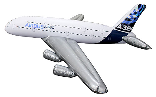 Spielzeug: Airbus A380 zum aufblasen mit 140cm Spannweite