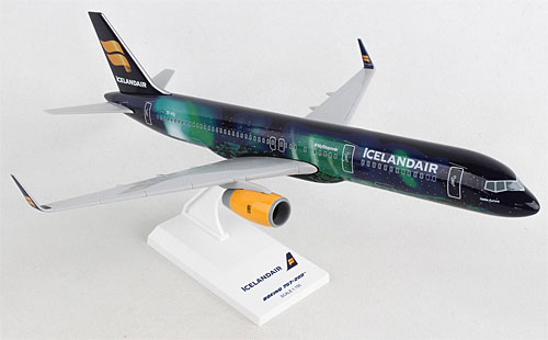 Flugzeugmodelle: Icelandair - Hekla Aurora - Boeing 757-200 - 1:150
