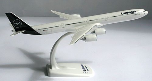 Flugzeugmodelle: Lufthansa - Airbus A340-600 - 1:250
