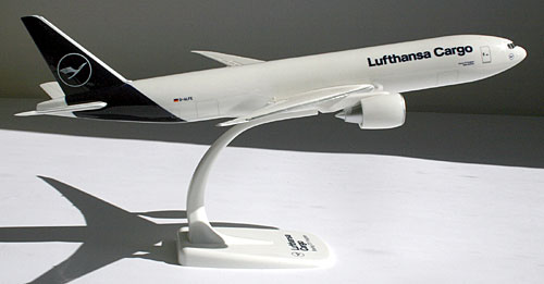 Flugzeugmodelle: Lufthansa Cargo - Boeing 777F - 1:200