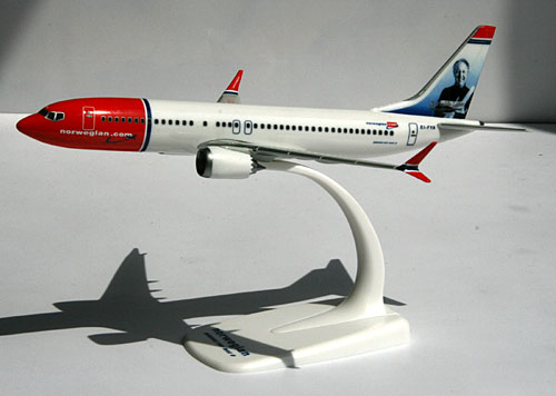Flugzeugmodelle: Norwegian Air Shuttle - Sir Freddie Laker - Boeing 737 MAX 8 - 1:200