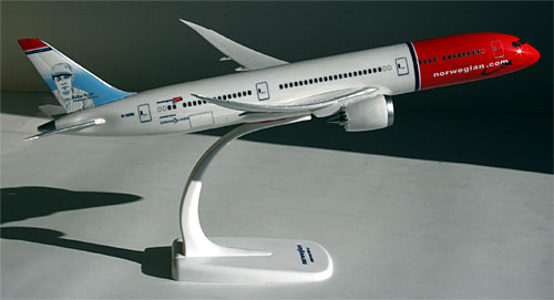Flugzeugmodelle: Norwegian Air Shuttle - Babe Ruth - Boeing 787-8 - 1:200