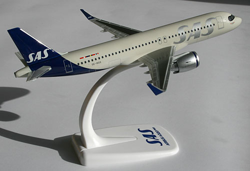 Flugzeugmodelle: SAS - Airbus A320neo - 1:200