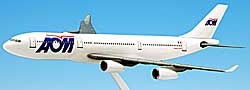 Flugzeugmodelle: AOM - Airbus A340-200 - 1:200