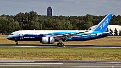 Die Boeing 787 nach der Landung