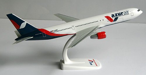 Flugzeugmodelle: Azur Air - Boeing 767-300ER - 1:200