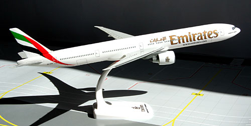 Flugzeugmodelle: Emirates - Boeing 777-300ER - 1:200