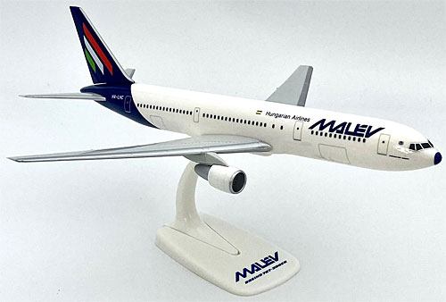 Flugzeugmodelle: Malev - Boeing 767-300 - 1:200