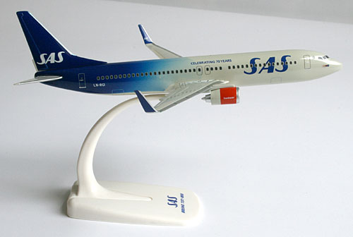 Flugzeugmodelle: SAS - 70 Years - Boeing 737-800 - 1:200