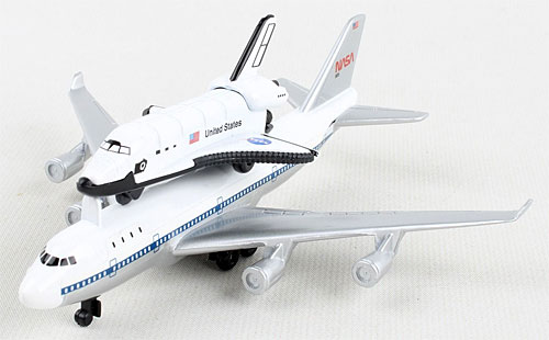 Spielzeug: Nasa Space Shuttle mit B747 Spielzeugflugzeug