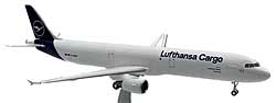 Flugzeugmodelle: Lufthansa Cargo - Airbus A321-200F - 1:200 - PremiumModell