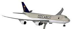 Flugzeugmodelle: Saudia Cargo - Boeing 747-8F - 1:200 - PremiumModell