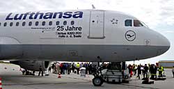 Lufthansa hatte die Maschine des Sonderflugs mit einer besonderen Beschriftung versehen