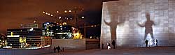 Der Osloer Oper kann man Tag und Nacht aufs Dach steigen