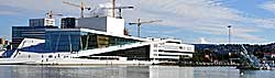 Die Oper liegt wie ein Eisberg im Osloer Hafen