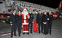 Die Crew des ersten Weihnachtsflugs von HEL nach TXL