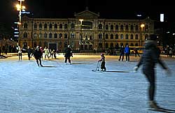 Eislaufen vor dem Hauptbahnhof