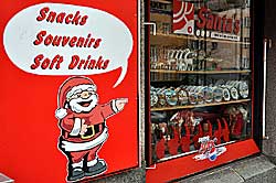 Santa Claus ist überall in Helsinki zu finden